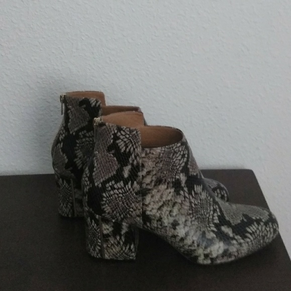 Boot - Picture 2 of 6